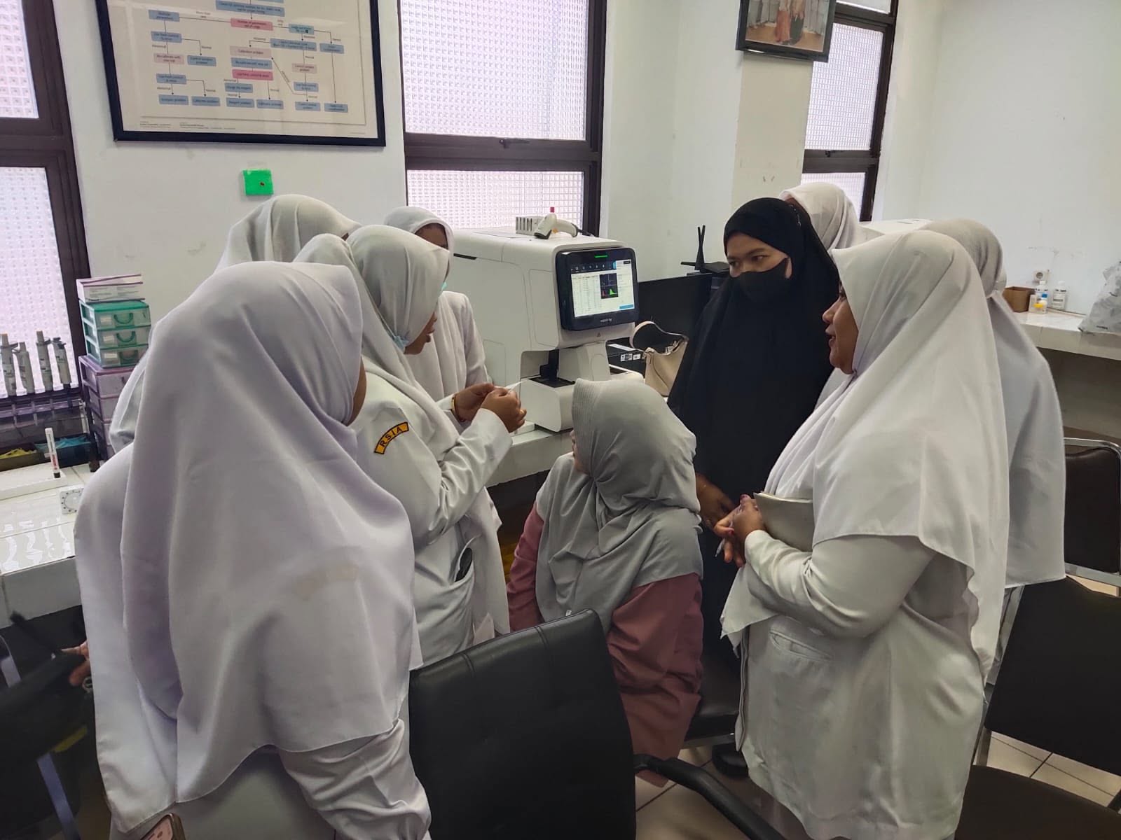 Instalasi dan Training Penggunaan TerasLIS  Laboratory Information System di Rumah Sakit Ibu dan Anak Banda Aceh Provinsi NAD - Foto 5