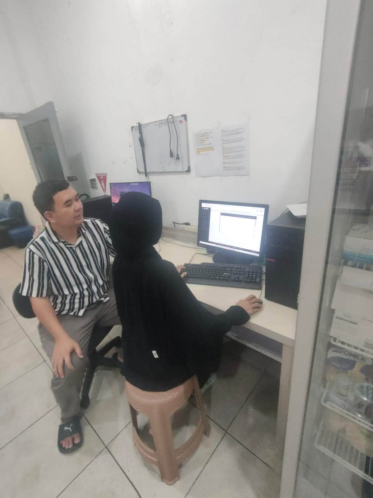 Instalasi dan Training Penggunaan TerasLIS  Laboratory Information System di Laboratorium Klinik Sekata Batu Kajang Kalimantan - Foto 2