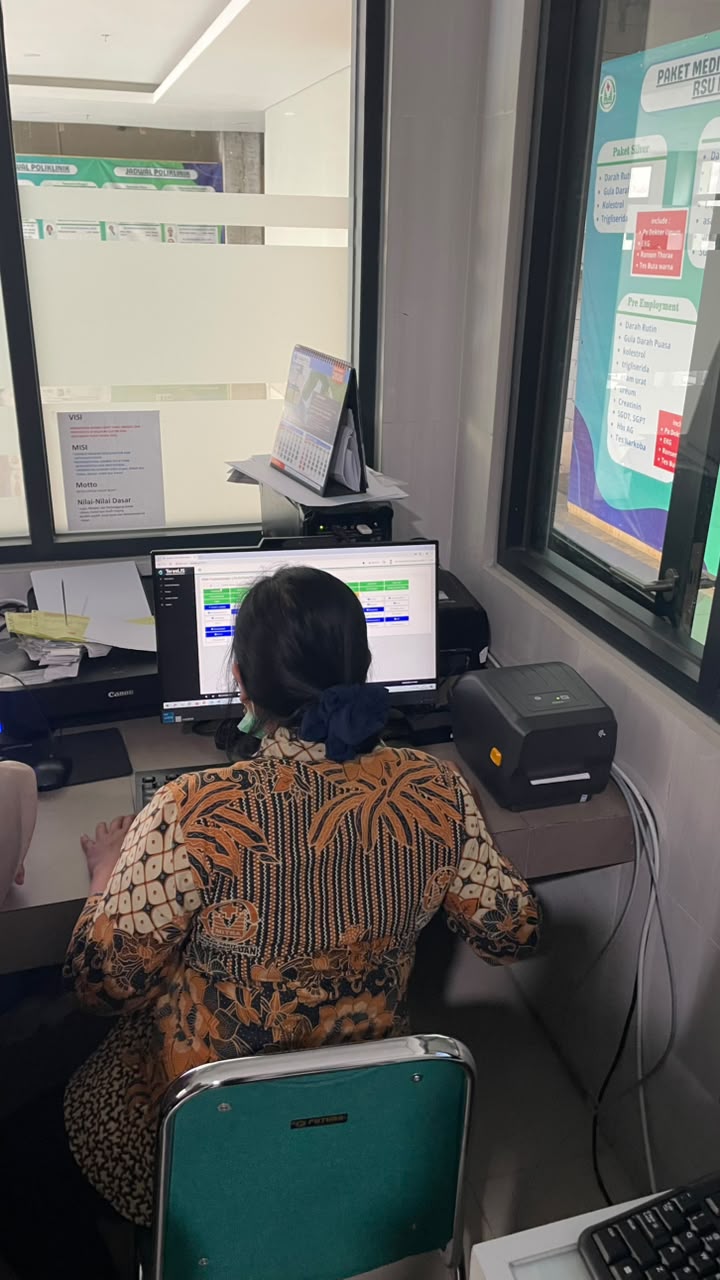 Intaslasi dan Training Penggunaan TerasLIS di RSU PADEN KLATEN - Foto 3
