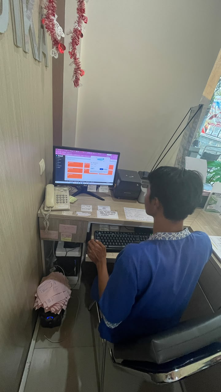 Training Penggunaan TerasLIS Laboratory Information System di Laboratorium Klinik Cahaya Medika - Foto 4