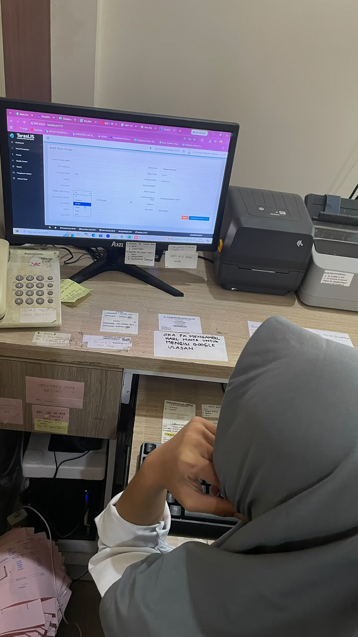 Training Penggunaan TerasLIS Laboratory Information System di Laboratorium Klinik Cahaya Medika - Foto 5